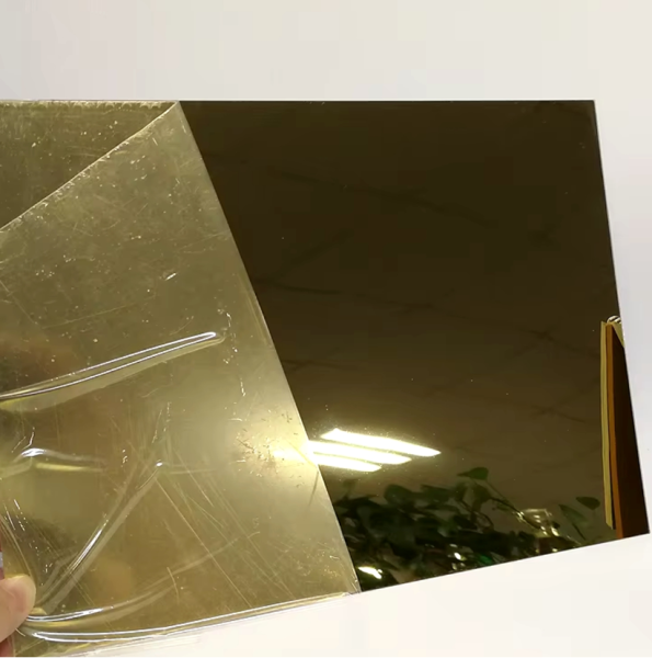 Зеркальный гибкий ПВХ пластик (небьющееся зеркало), острые углы, цвет ЗОЛОТО / Зеркальные пластиковые панели 720 х 500 х 2 мм. / Наклейки интерьерные